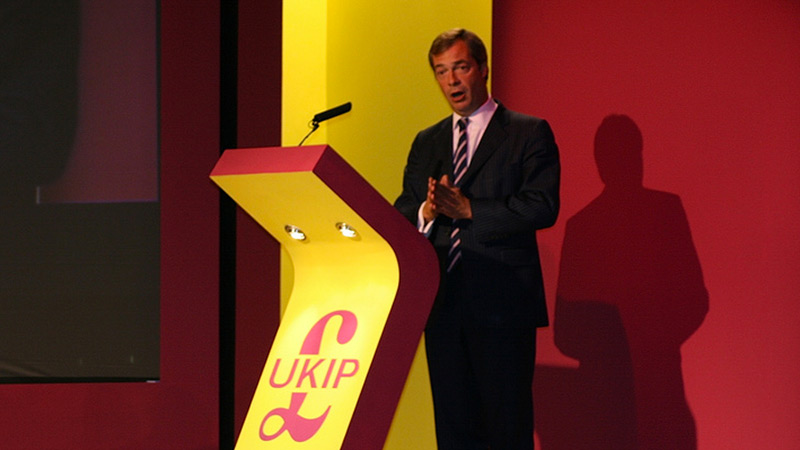 Nigel Farage dénonce les mensonges de la presse francophone