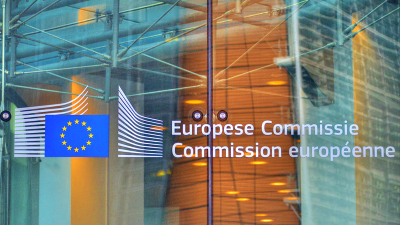 Bruxelles demande aux réseaux sociaux de traquer les « fausses informations »