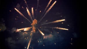 Charlie-Hebdo explose en vol