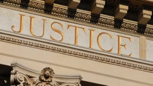 i>Télé condamnée à verser 50 000 euros à Éric Zemmour