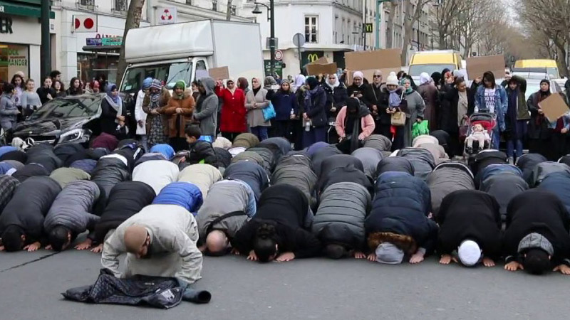Prières de rue ? Prière de ne pas trop déranger les médias officiels !