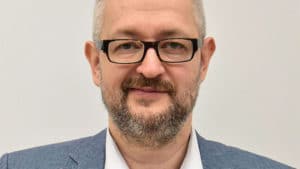 Inversion de la situation 28 ans après la chute du mur de Berlin : un journaliste polonais interdit en Grande-Bretagne