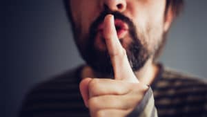 Attaque au couteau à Reading : les médias pressés de passer à autre chose