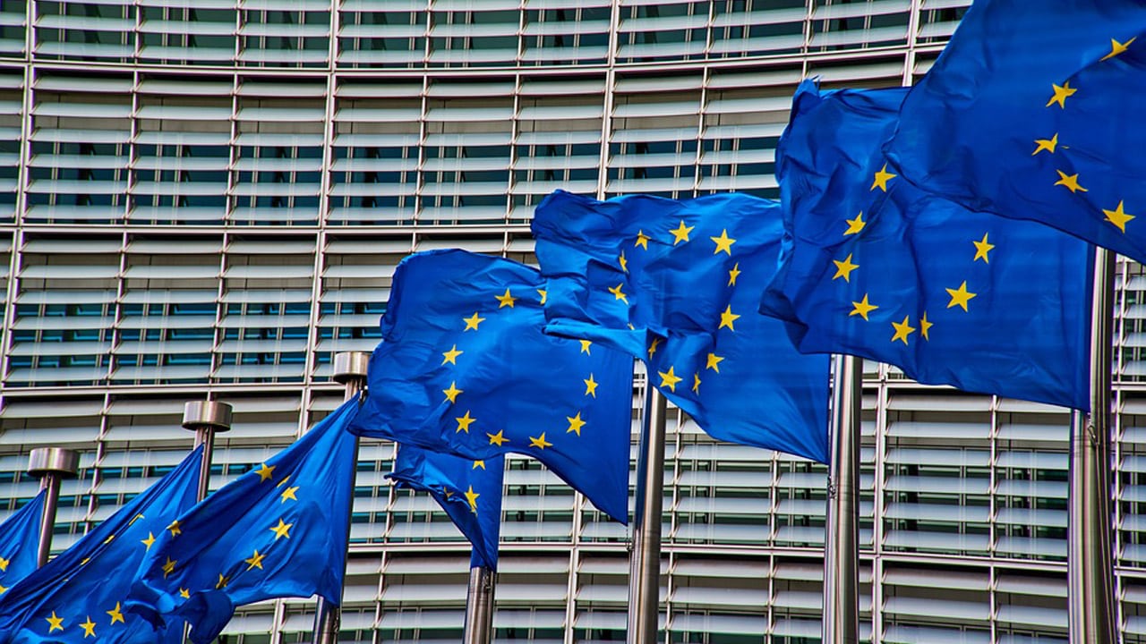 Digital Services Act : l’UE veut imposer ses normes et sa vision du monde à sens unique
