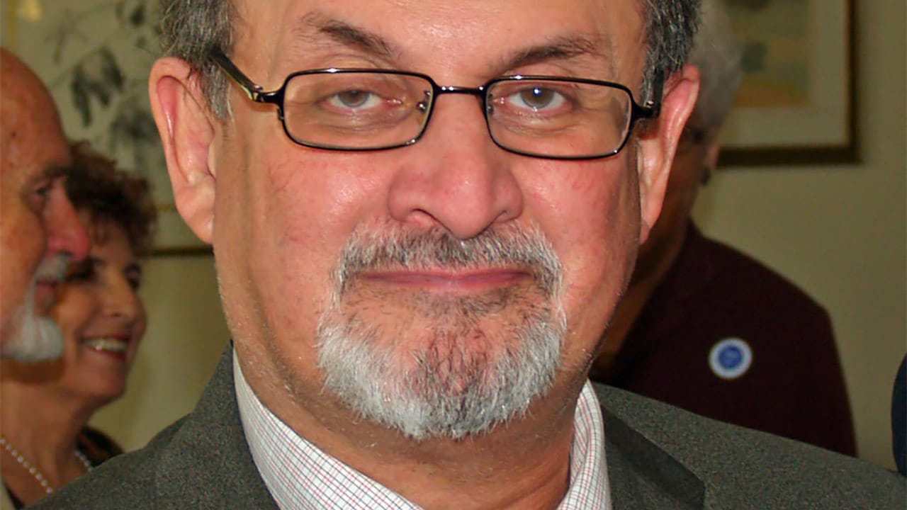 Agression contre Salman Rushdie : une controverse bien française