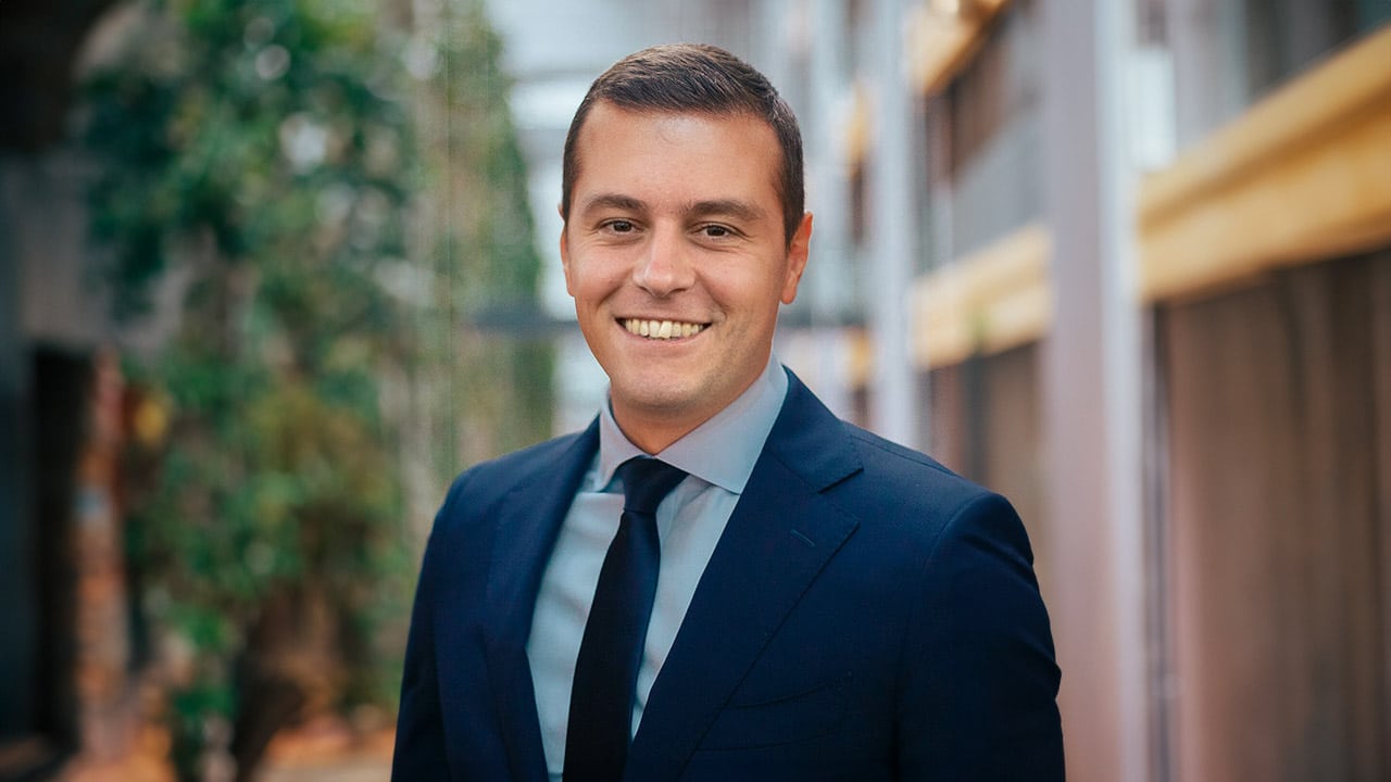 Duel Attal-Bardella : la presse de droite se fie aux sondages