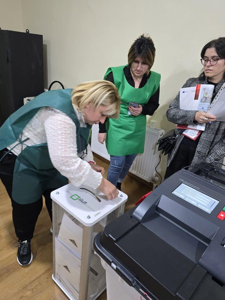 Le parti « RÊVE GEORGIEN » (RG) aurait falsifié les élections, vraiment ? © Alain Pelayo Le parti « RÊVE GEORGIEN » (RG) aurait falsifié les élections, vraiment ? © Alain Pelayo