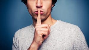 Un journaliste de gauche et ses 700 viols, silence des médias