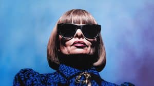 Rebelle, politiquement engagée… Cinq choses à savoir sur Anna Wintour, la papesse de la mode
