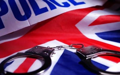 Arrestation spectaculaire à Heathrow pour des tweets anti-trans : «&nbsp;La Grande-Bretagne de Starmer sombre dans l’anarcho-tyrannie&nbsp;»