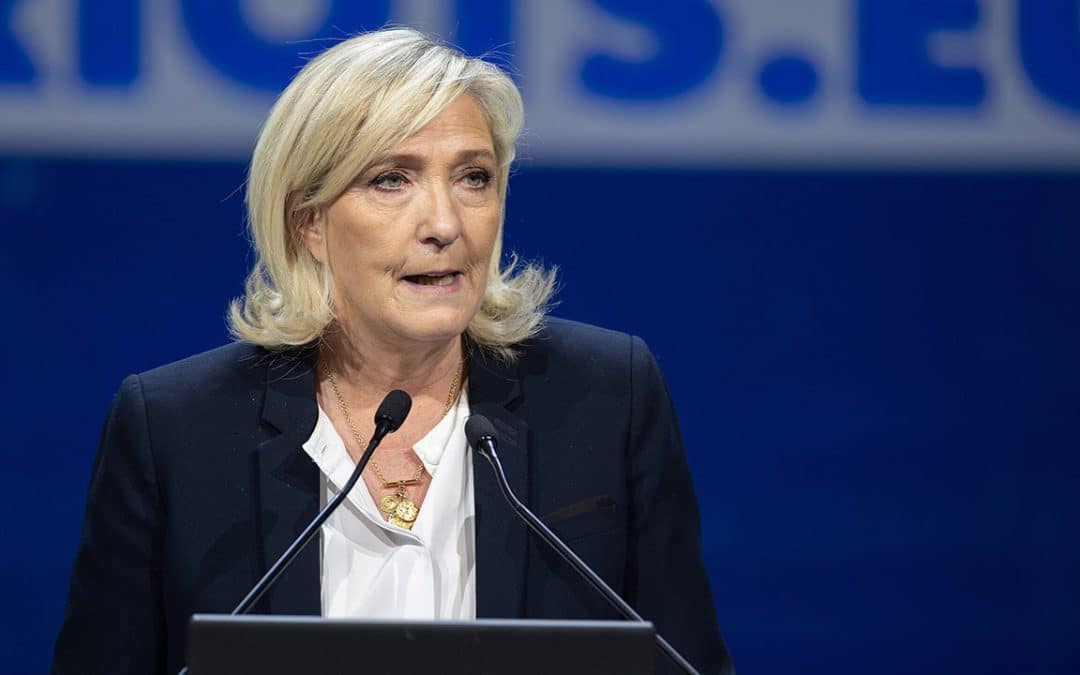 Marine Le Pen en procès&nbsp;: comment va-t-elle s’en sortir&nbsp;? Que disent les médias&nbsp;?